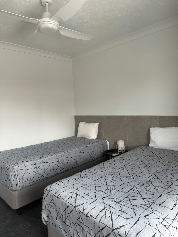 Family Room, Non Smoking, Balcony, 2 BR Family Suite (Newly Renovated) photo 2