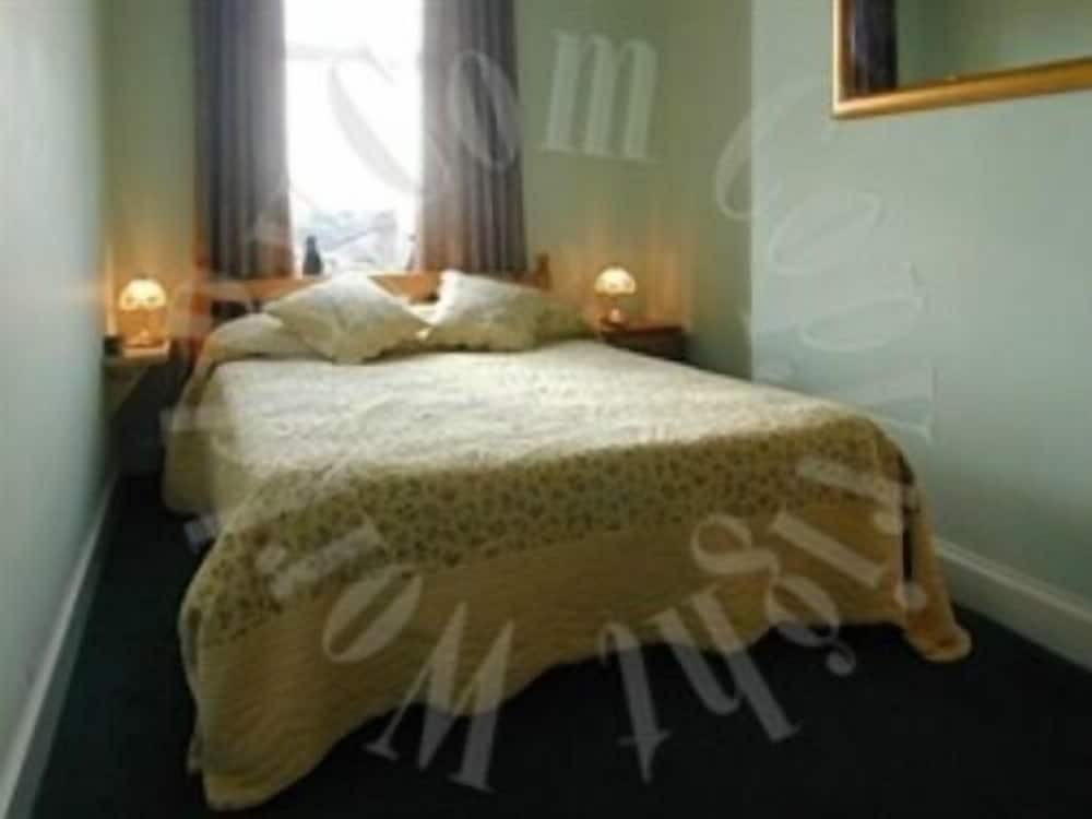 Double Room, Shared Bathroom ((Jacuzzi))