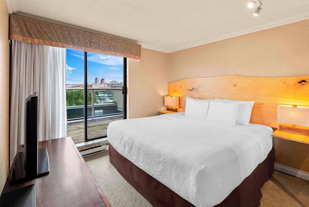 Suite, 1 King Bed, Kitchen, Harbor View (Penthouse;with Sofabed) photo 1