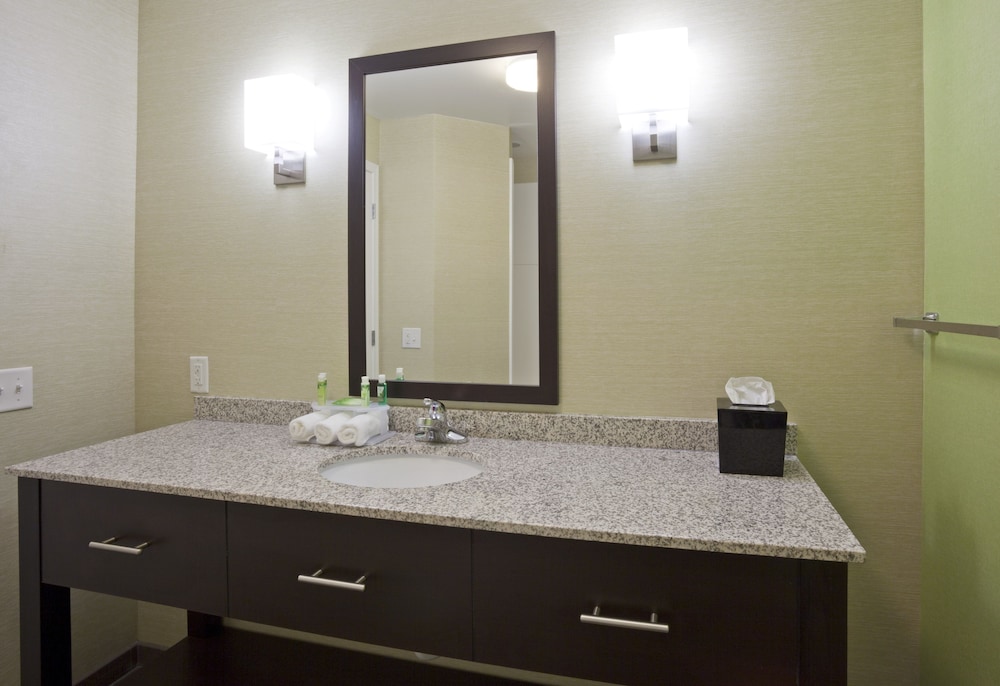 Standard Room, 2 Queen Beds (Walk in Shower) - Photo 2
