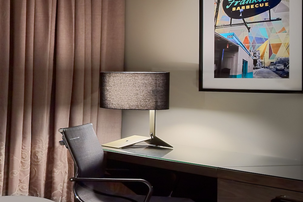 Superior Suite, 1 King Bed (Roll-In Shower)