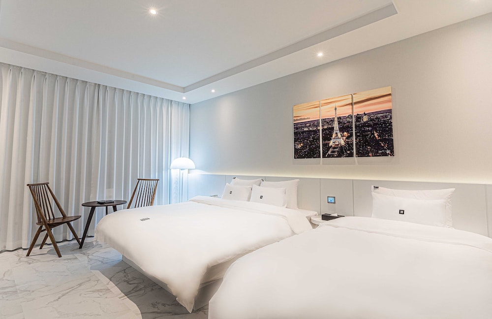 Deluxe Twin Room - Photo 1