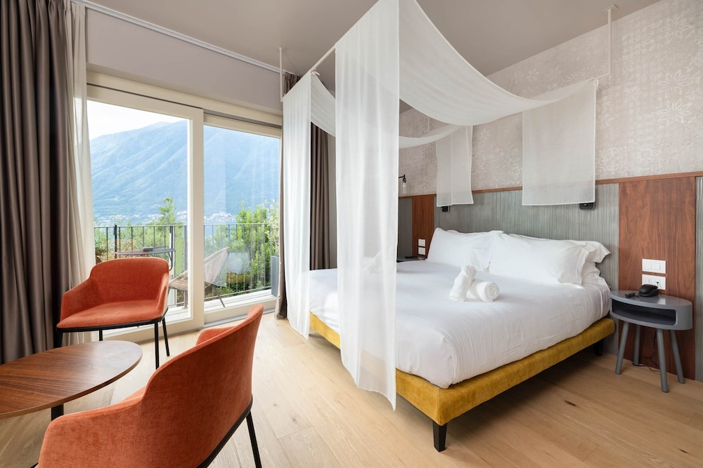 Suite, Patio, Lake View