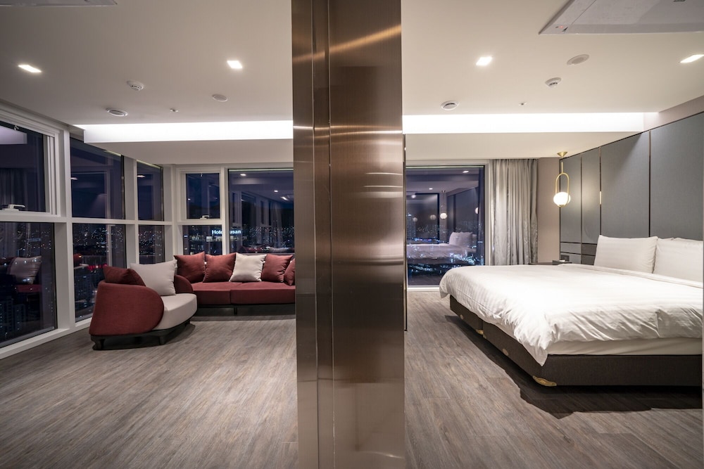 Premium Suite Half Ocean (Breakfast for 2) photo 3