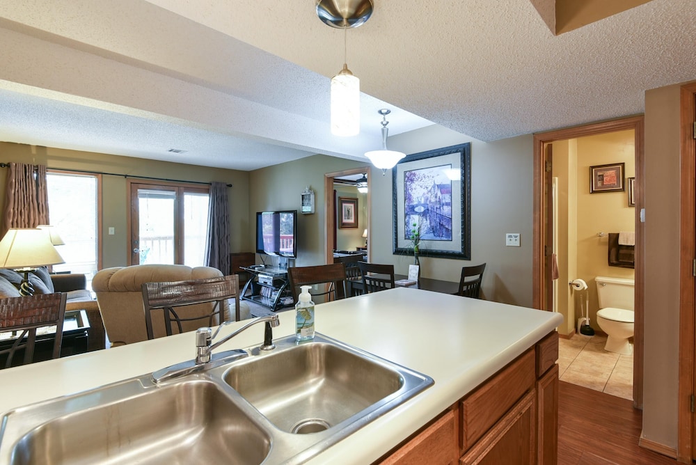 Condo (Notch #8 - POOLS - Great Balcony - Tr) photo 3