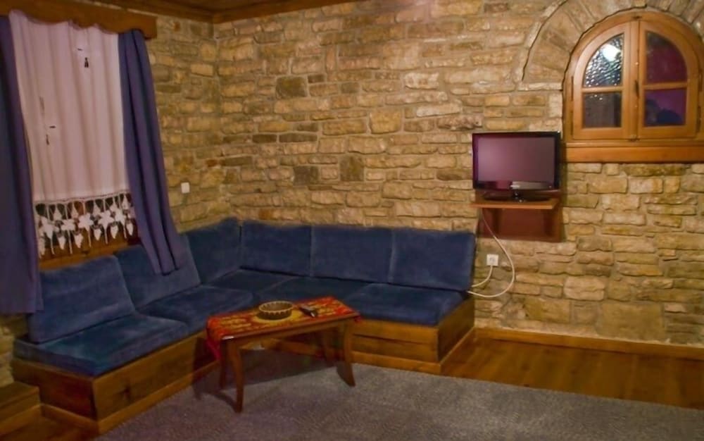 Apartment (split level) photo 3