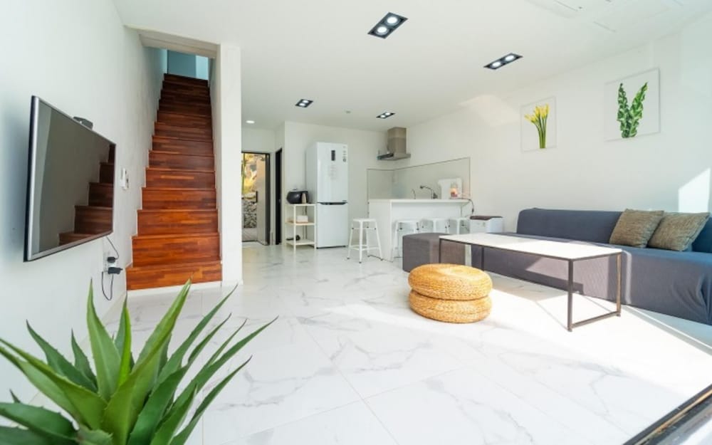 Room (POOLVILLA 103 (Duplex) (Random Room)) - Photo 3