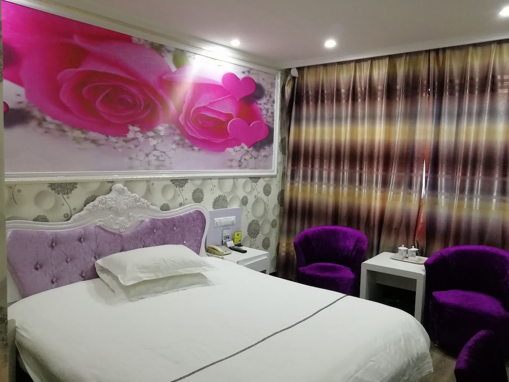 Deluxe King Room photo 1