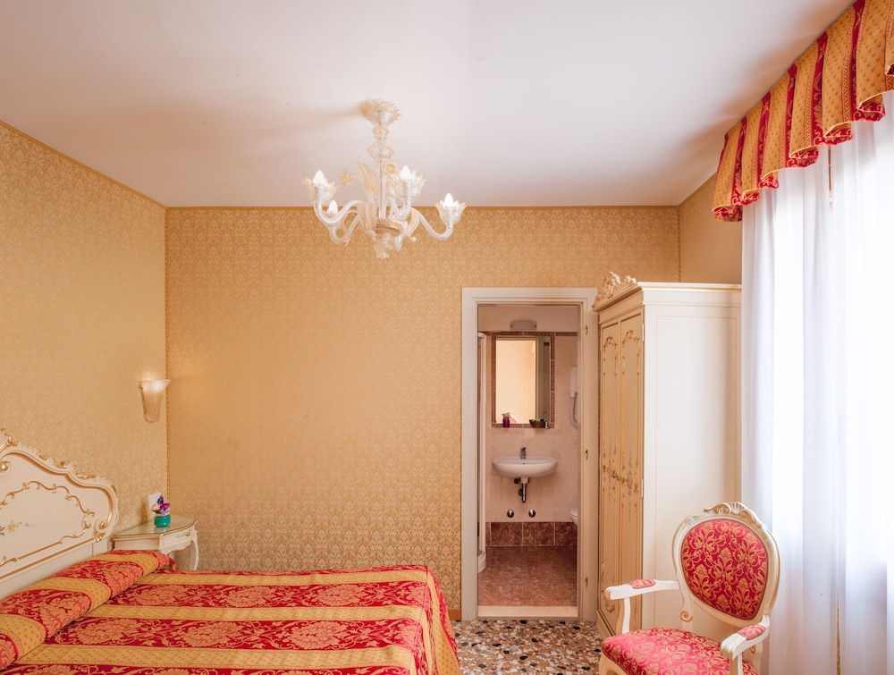 Superior Double or Twin Room photo 3
