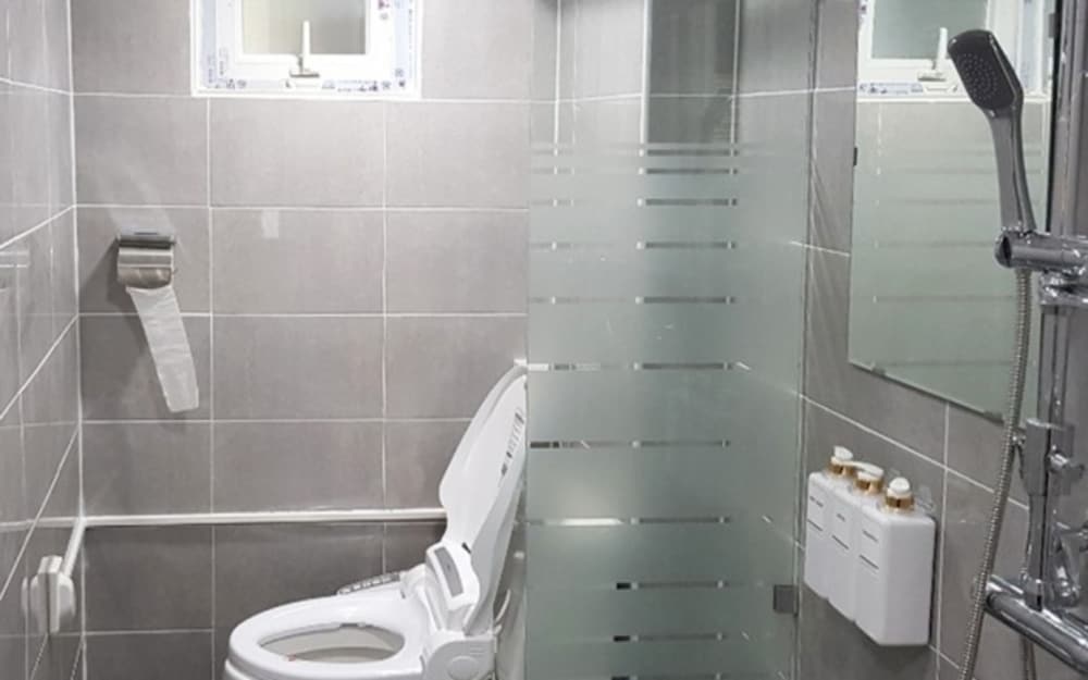 Shared Dormitory, Women Only (6 People) photo 2