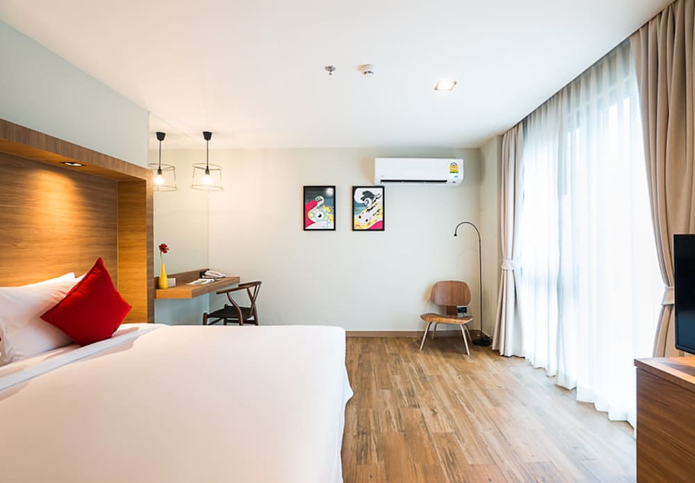 room photo