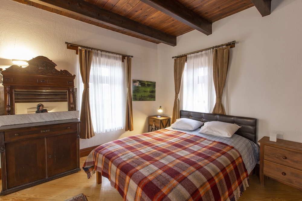 Panoramic Chalet, 3 Bedrooms, Patio, Sea Facing photo 1