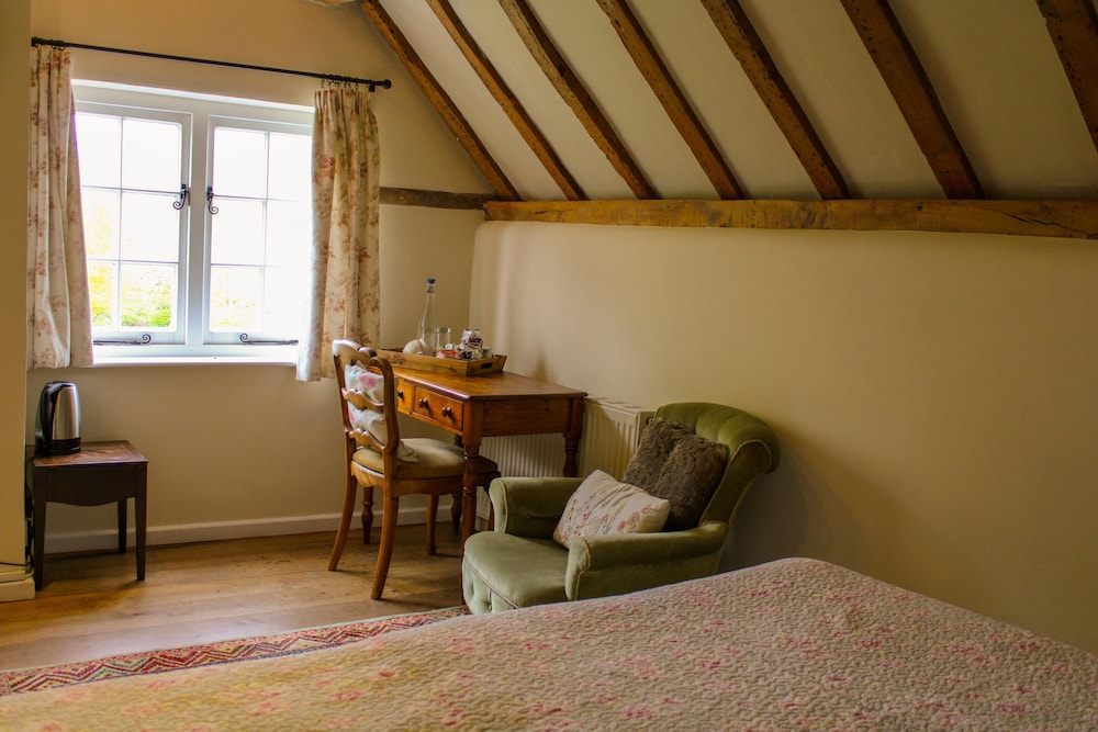 Classic Double or Twin Room, Ensuite photo 3