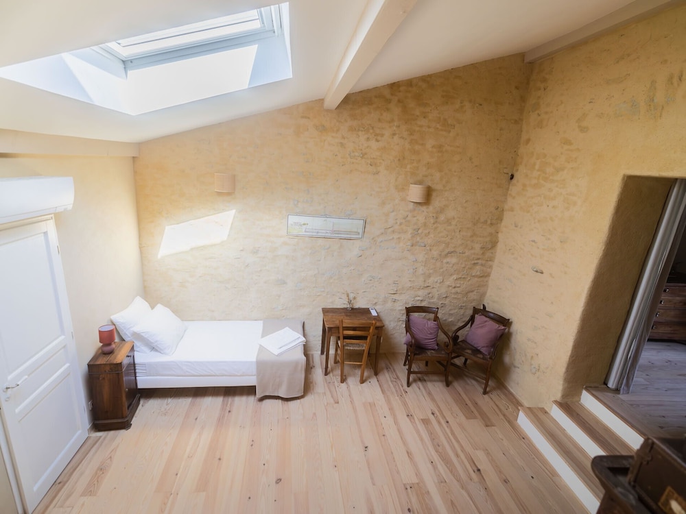 Superior Triple Room, Pool View photo 2