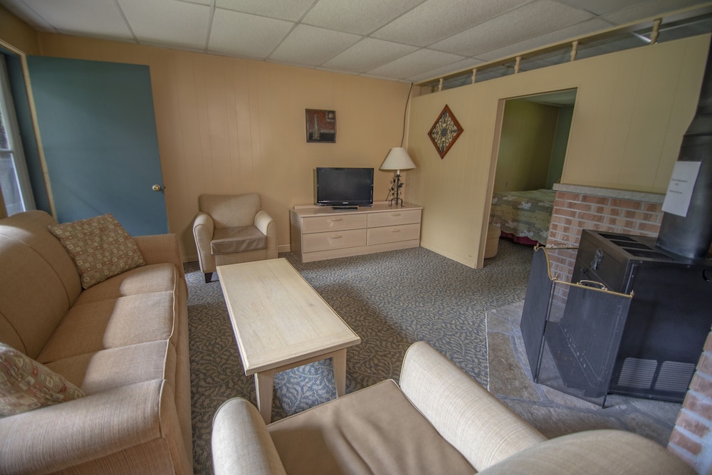 Rustic Juniper Cottage photo 1