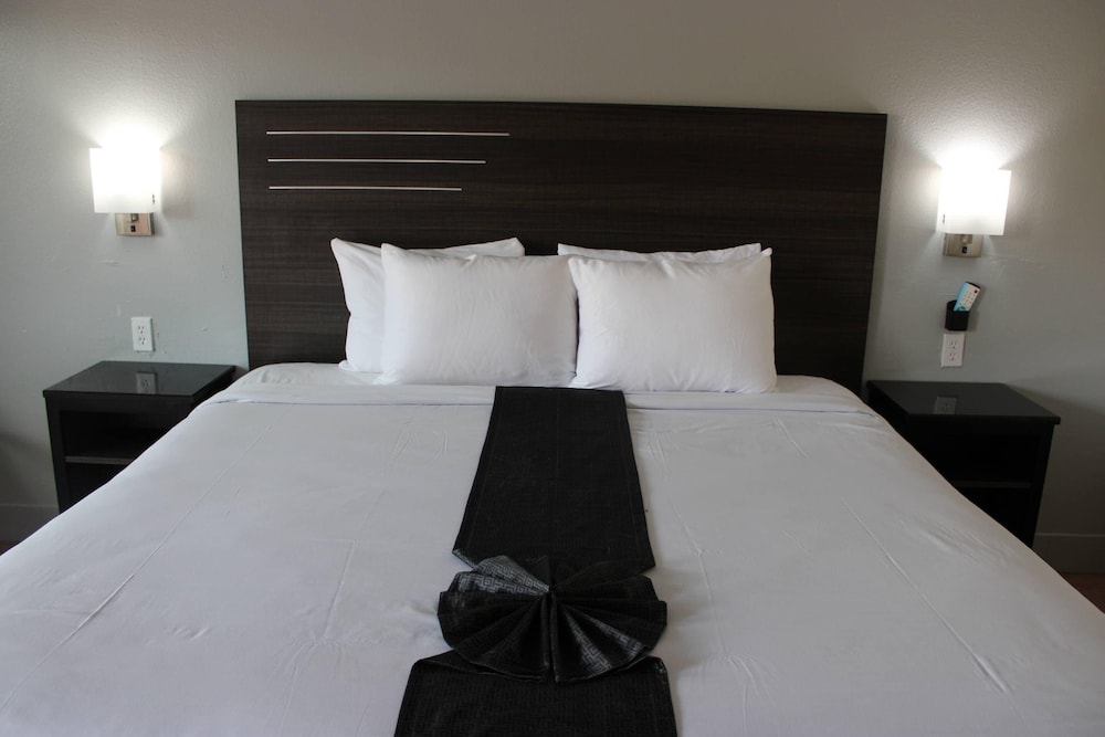 Room, 1 King Bed, Accessible, Non Smoking photo 3
