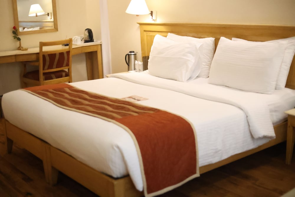 Deluxe Room - Mall road facing with Bathtub - Photo 18