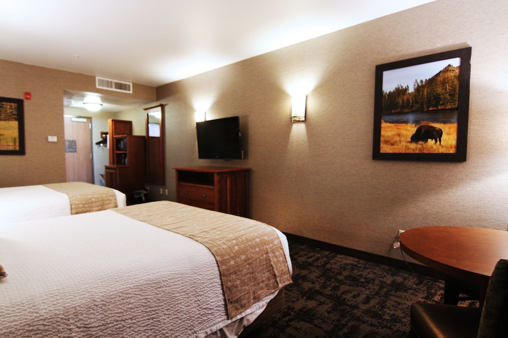 Basic Room, 2 Queen Beds photo 3
