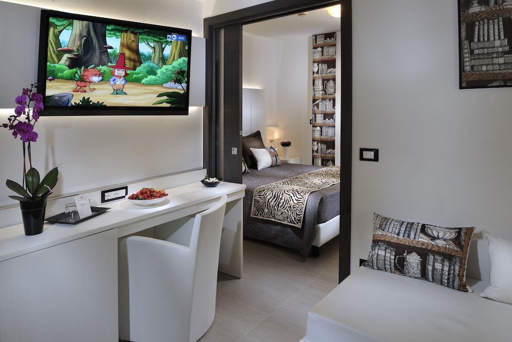 Junior Suite (Deluxe) - Photo 3