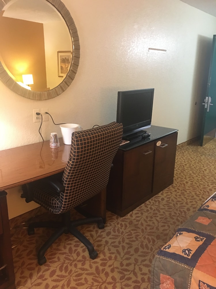 Deluxe Room, 1 King Bed photo 1