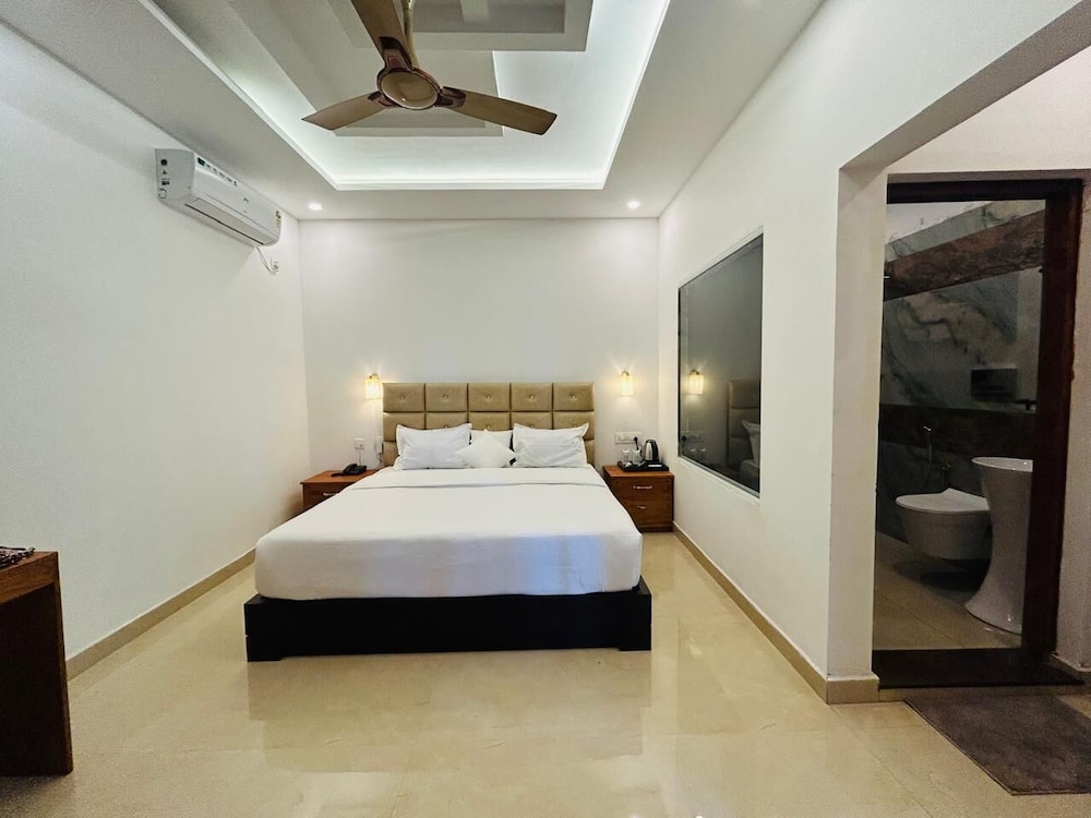 Deluxe Double Room, Balcony, Lake View photo 2