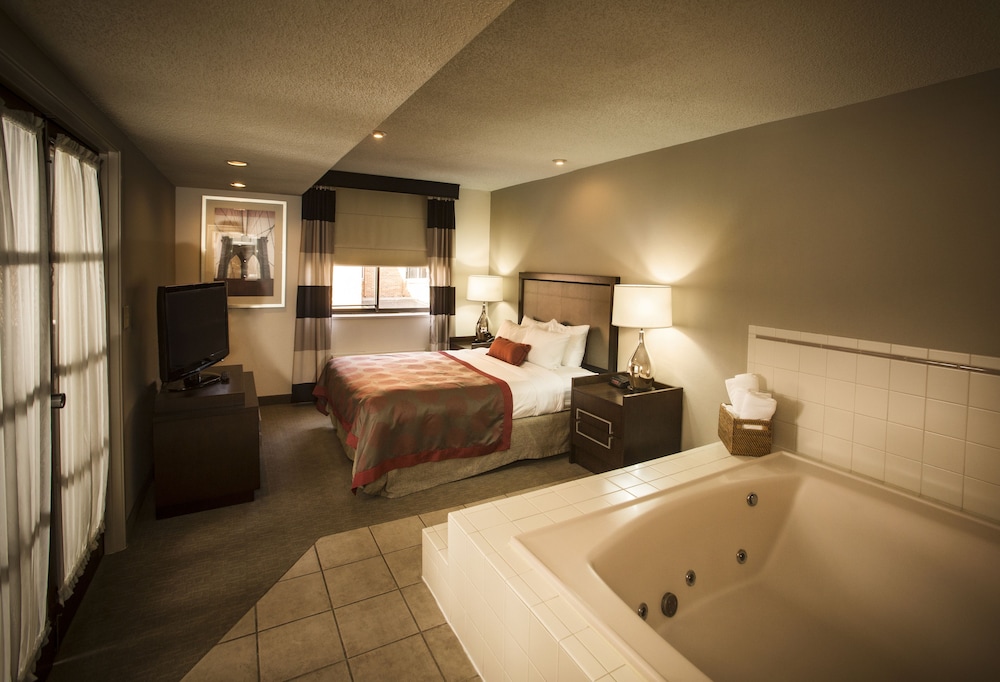 Suite, 1 Queen Bed - Photo 2