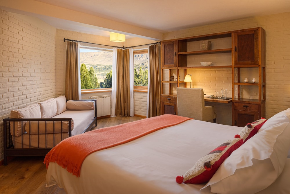Exclusive Triple Room, 1 King Bed with Sofa bed photo 3