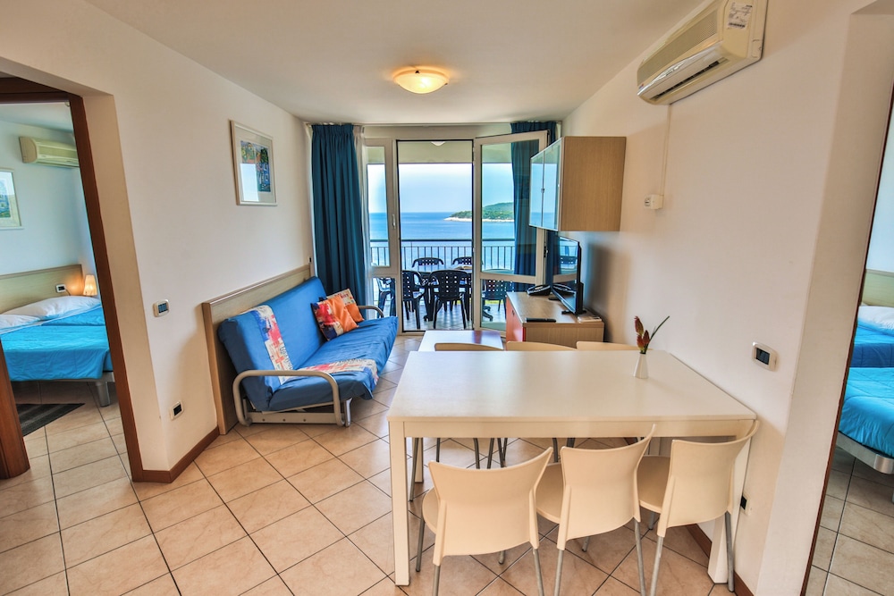 Two bedroom apartment (5+2) - sea view