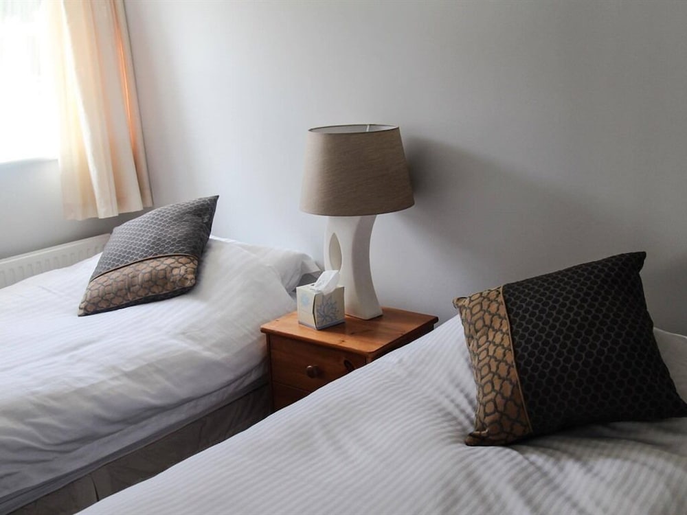Standard Twin Room, Ensuite photo 2