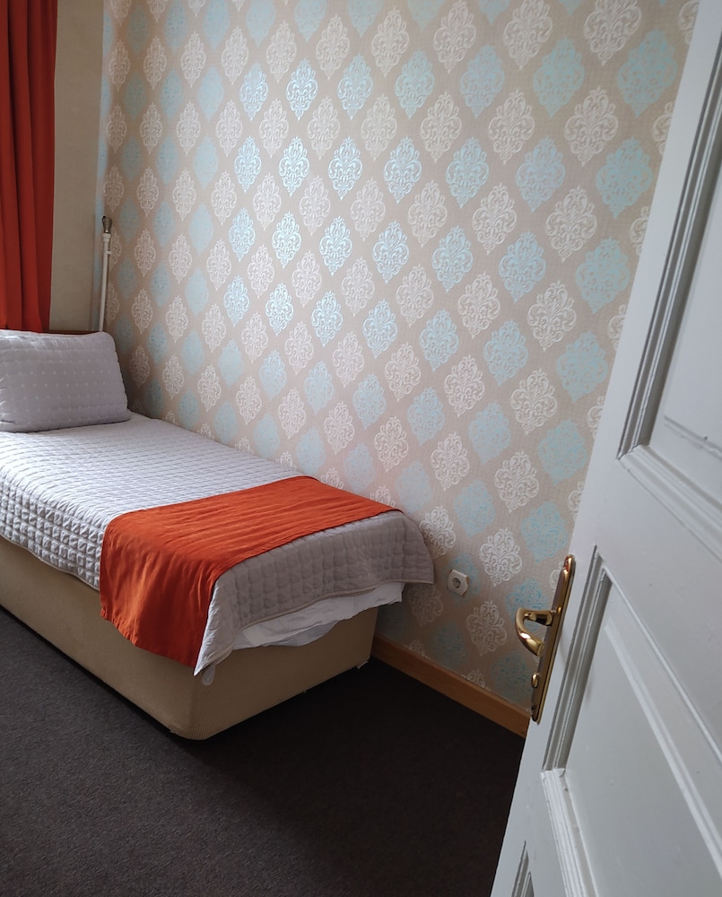 Standard Triple Room photo 2
