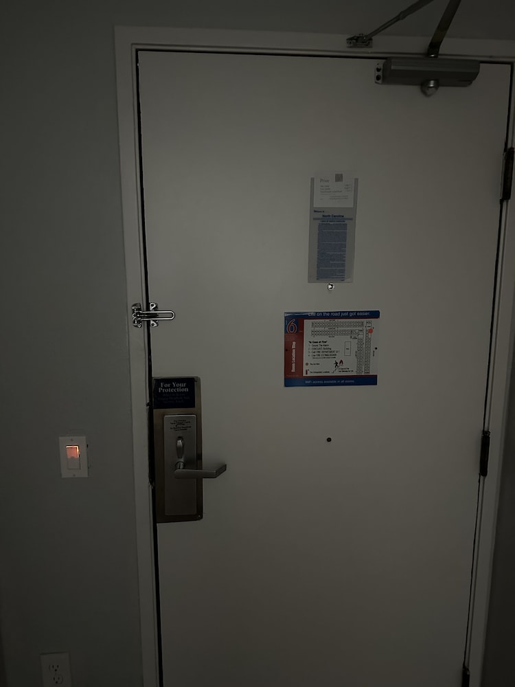 Deluxe Room, 1 Queen Bed, Accessible, Non Smoking photo 3