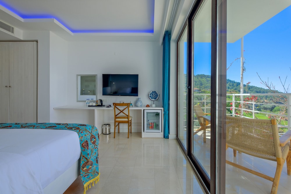 Executive Suite - Photo 19