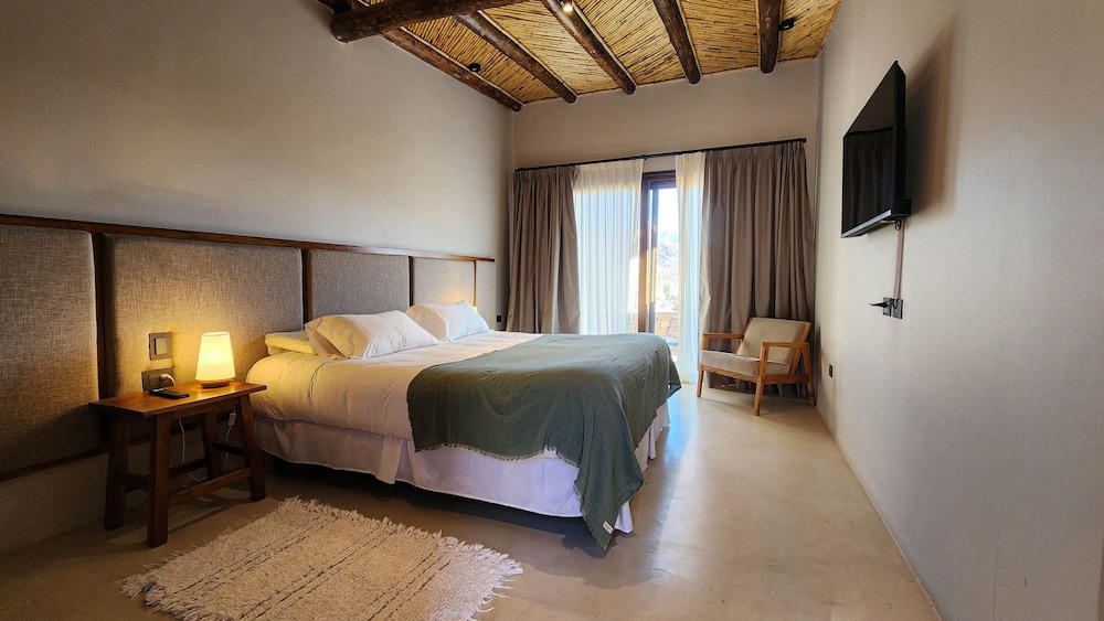 Deluxe Double Room, 1 Queen Bed photo 2