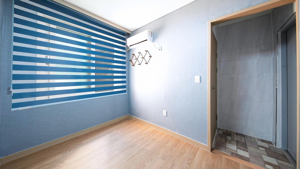 Basic Room, 1 Bedroom (205 ( No cooking )) - Photo 2