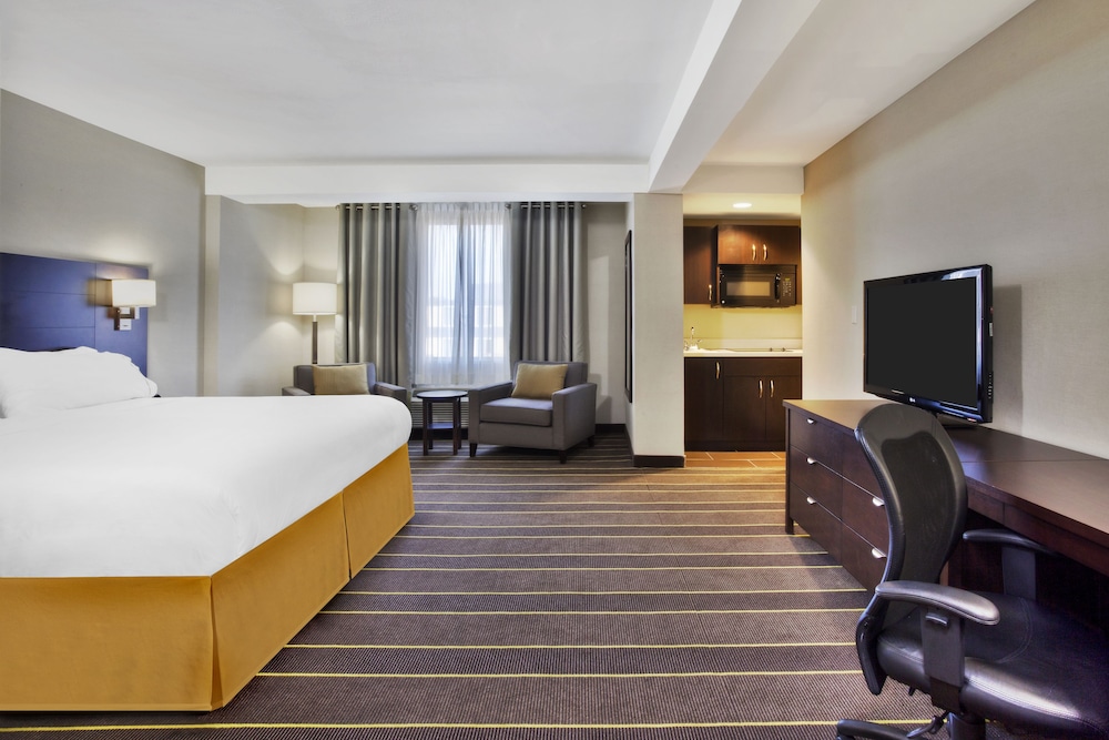 Suite, 1 King Bed, Accessible (Comm, Mobility, Roll Shwr) - Photo 3