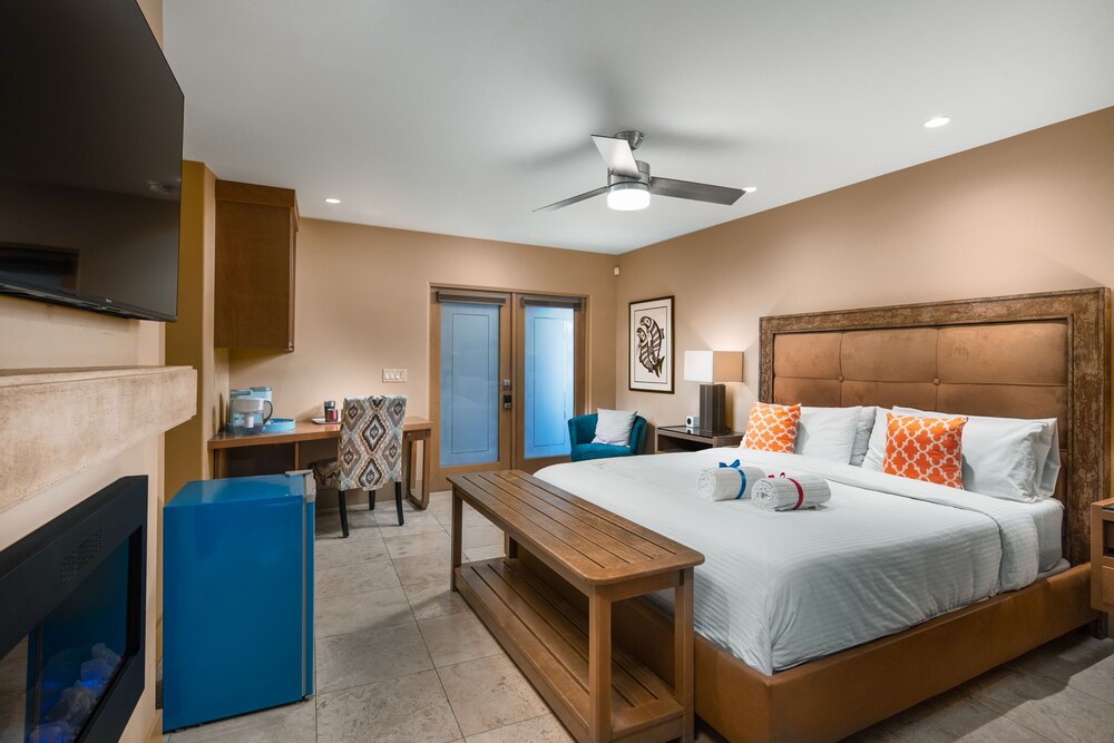 Luxury Suite, Patio, Pool View photo 2