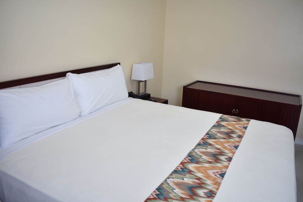 Standard Room, 1 Queen Bed, Non Smoking photo 3