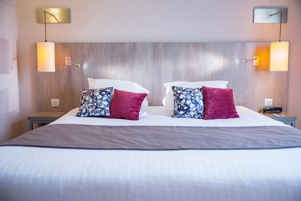 Classic Room, 1 King Bed photo 2