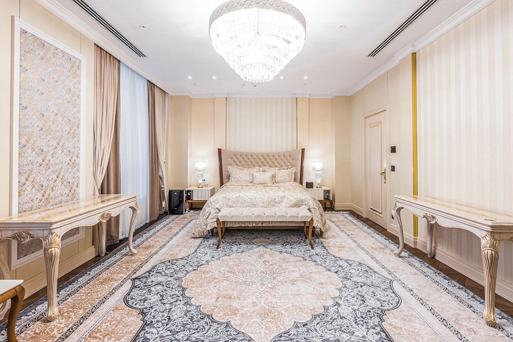 Executive Suite - Photo 6