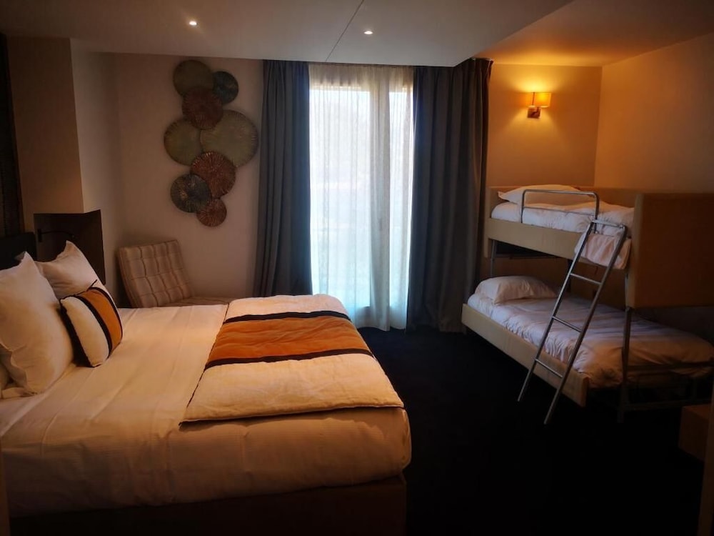 Suite, Canal View