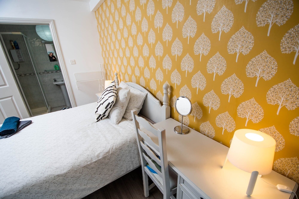Central Two Bedroom Apartment At The Beach And Waves photo 3