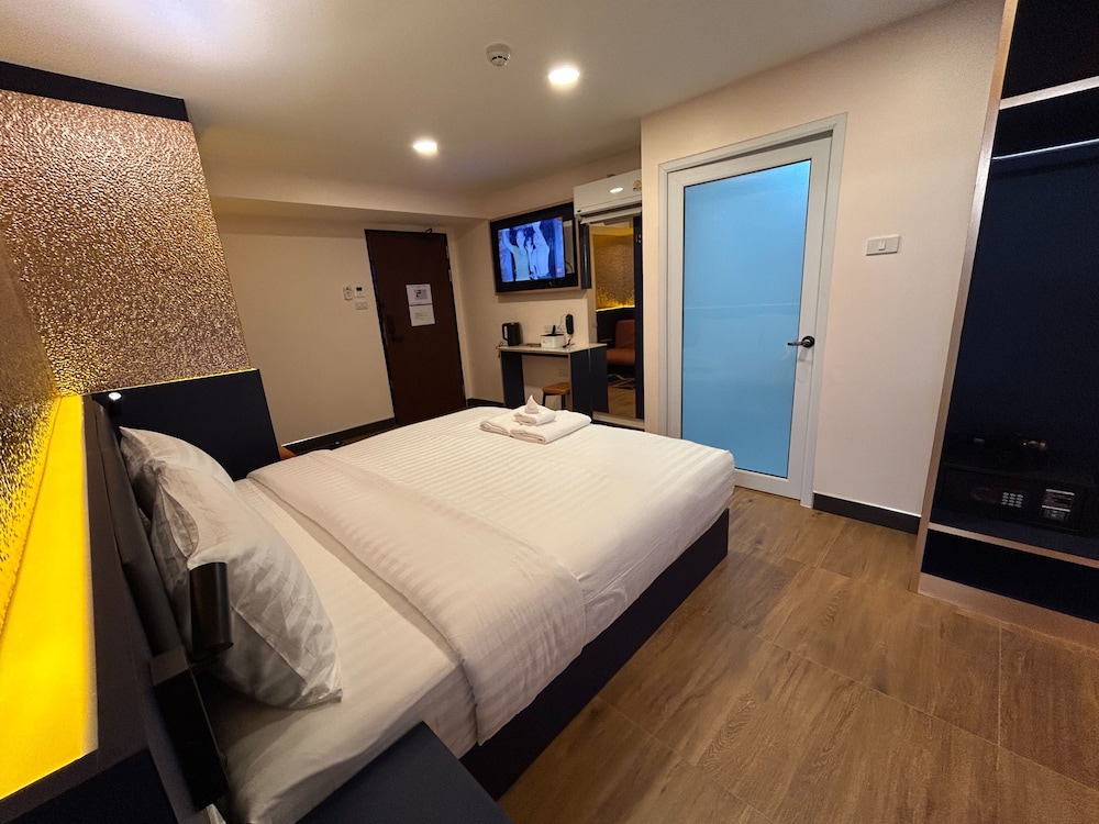 Premium Studio Suite photo 3