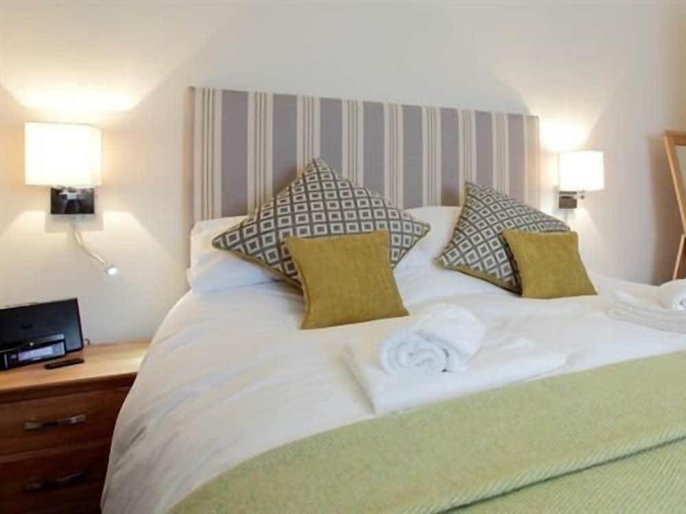 Suite, Ensuite photo 2