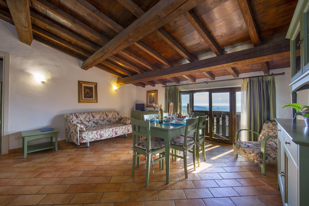 Family Apartment, 2 Bedrooms, Mountainside (Violetta In Hilly Area) photo 1