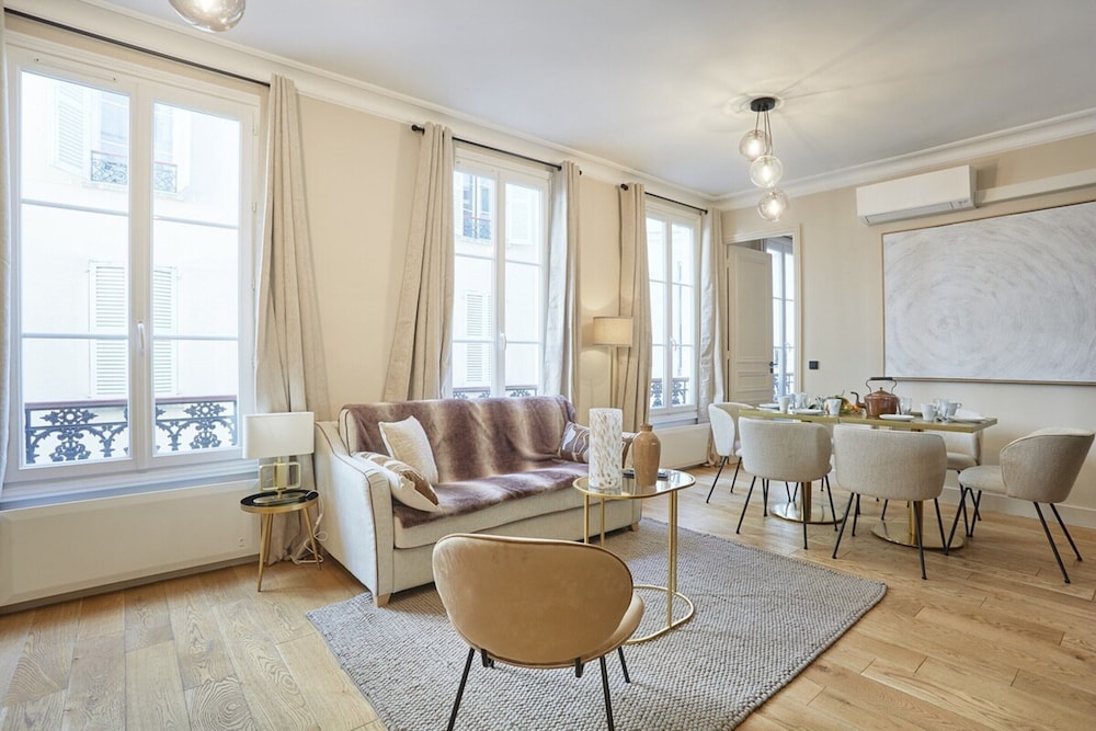 Apartment photo 2