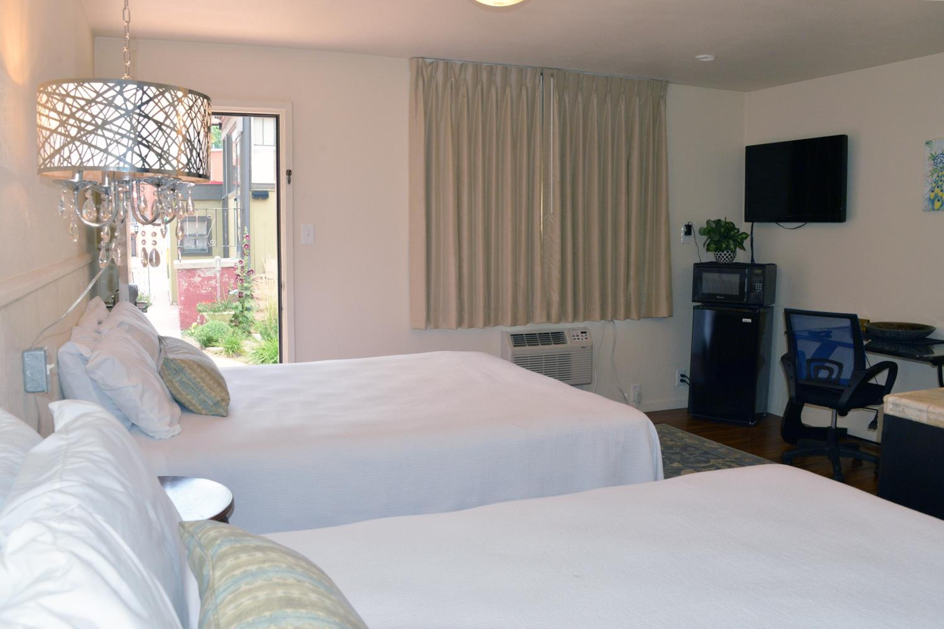 Queen Room with Garden View photo 3