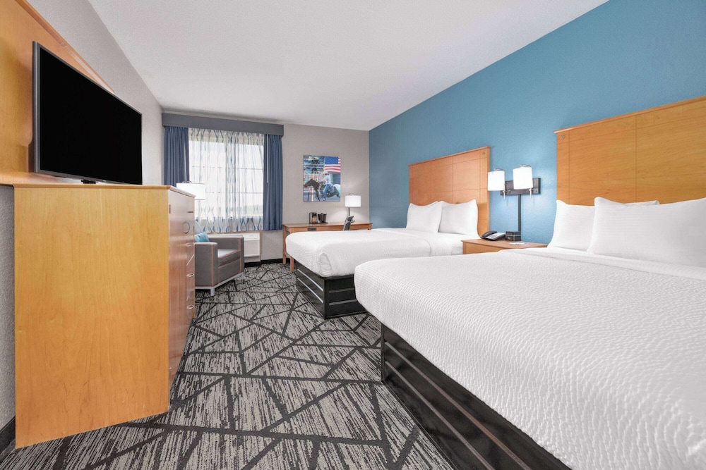 Room, 2 Queen Beds, Non Smoking - Photo 1