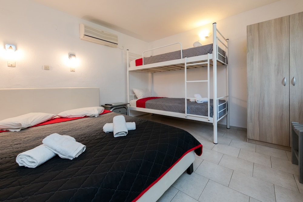 Standard Quadruple Room