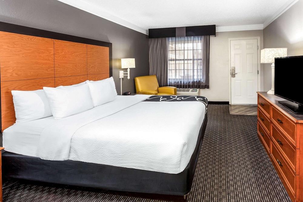 Suite, 1 King Bed, Non Smoking - Photo 1