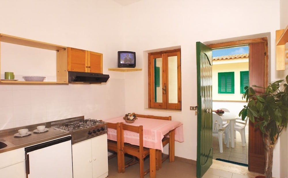 Basic Bungalow photo 2
